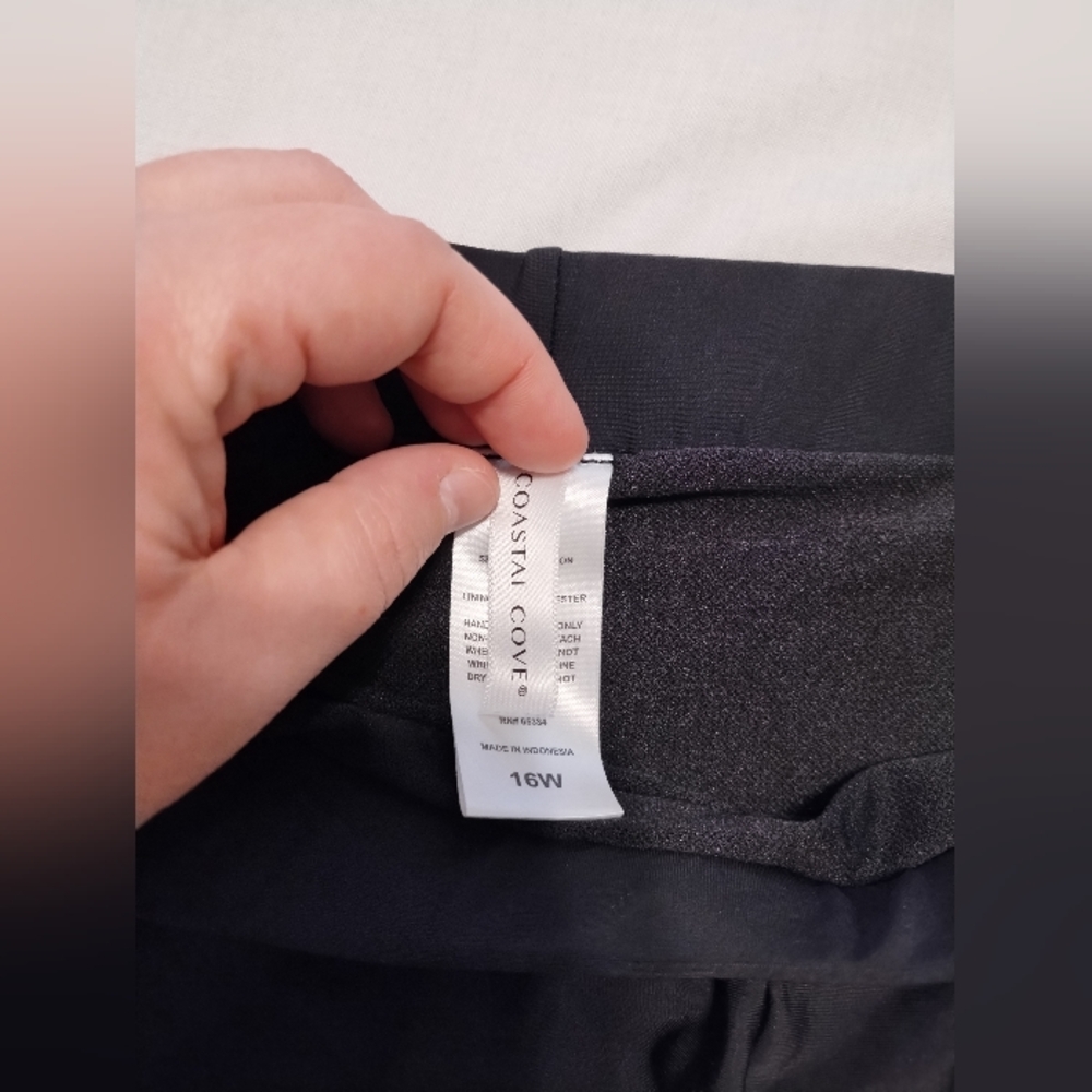 Coastal Cove Women's Black Shorts - Picture 9 of 9